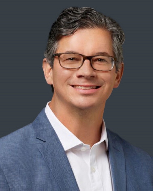 headshot-kellyvanderboom